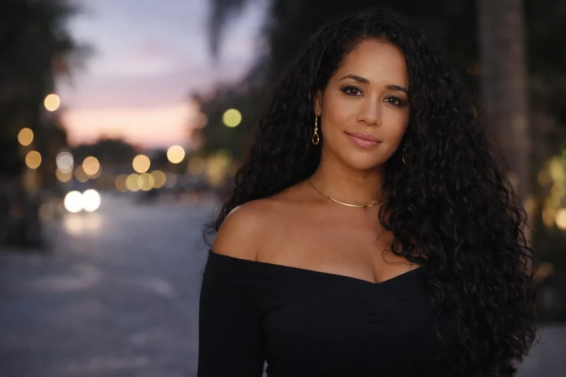 Elisa Larregui Biography: Facts, Life & Background