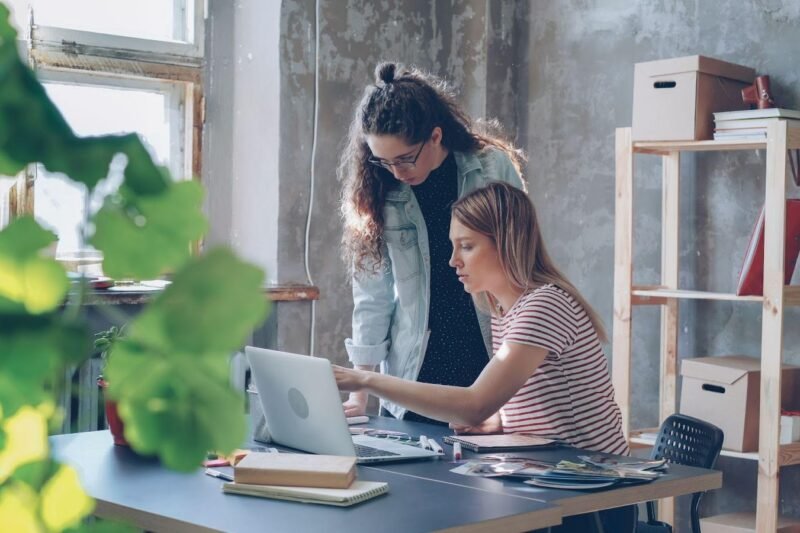 Why New UK Entrepreneurs Choose Simplified Startups