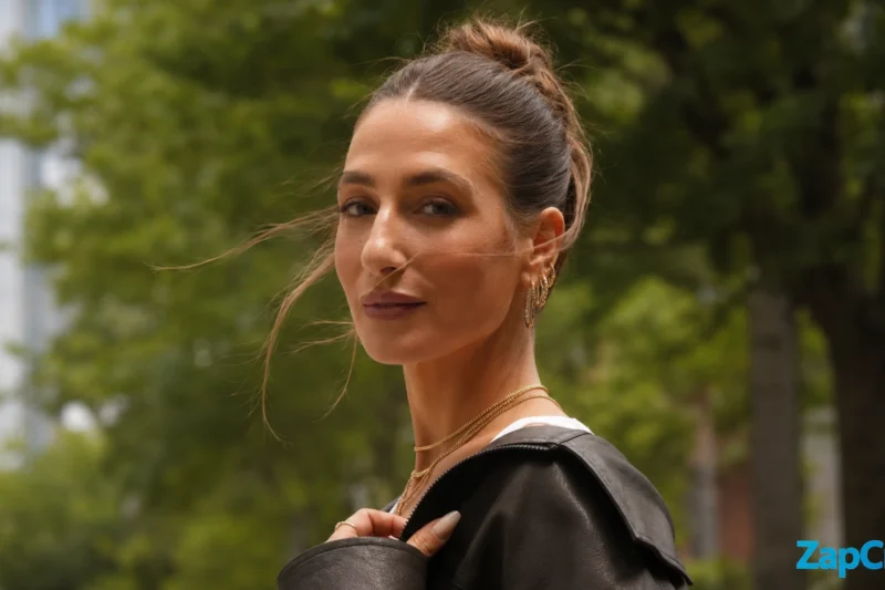 How Old Is Amanda Batula? Age, Birthday & Biography