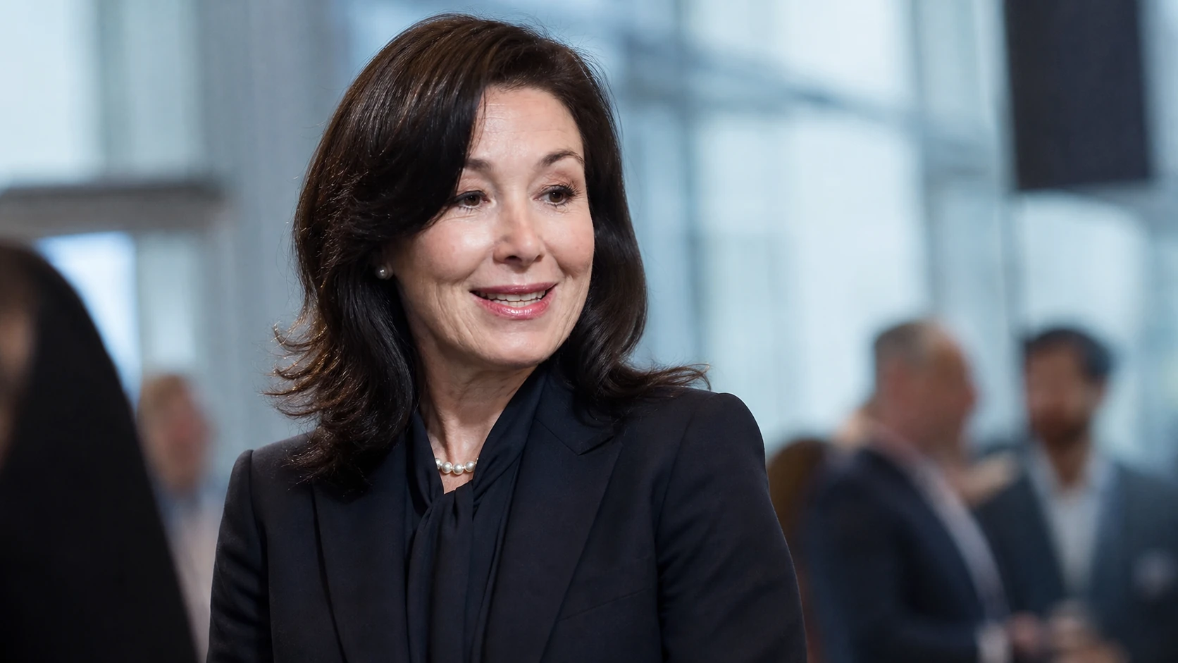 Who is Safra Catz? - safra catz and peter lynch