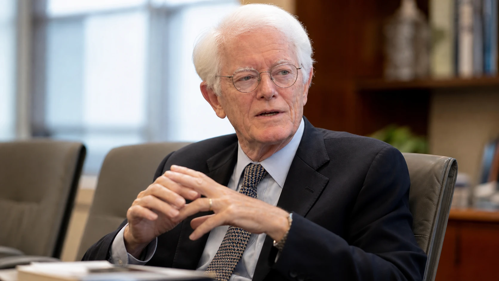 Who is Peter Lynch? - safra catz and peter lynch