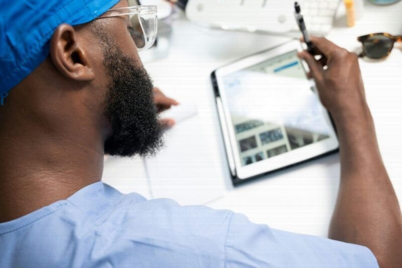 Best 5 Healthcare App Builders for Developing HIPAA-Compliant Health Apps