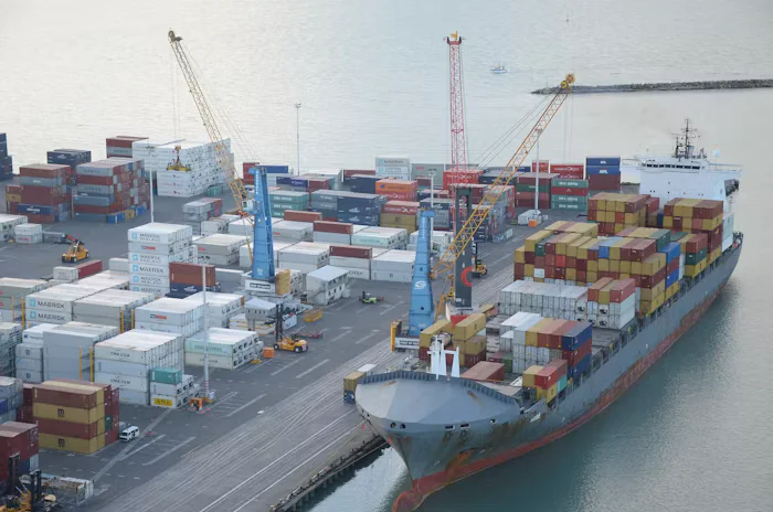 UK E-Commerce Expansion: How Cross-Border Merchants Master Supply Chain Velocity and Quality Control