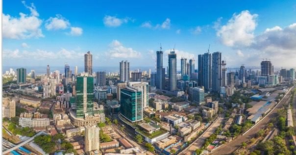 Building a Career in Investment Banking: What Mumbai Students Should Look for in a Finance Course 